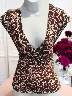 BCBGMAXAZRIA Brown Plunge V-Neck Cap Sleeve Tie Back Animal Print. Sz. L